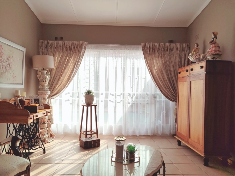 4 Bedroom Property for Sale in Wilkoppies North West
